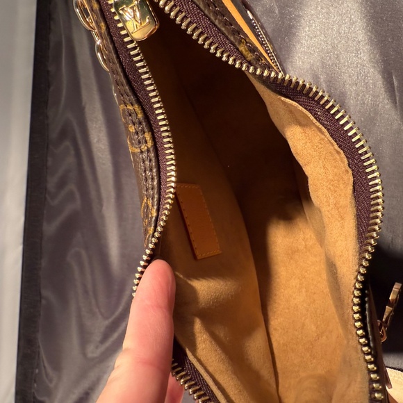 *NEW* Louis Vuitton LV Monogram Loop Hobo AUTHENTIC (w/chain & leather straps) - Picture 8 of 13